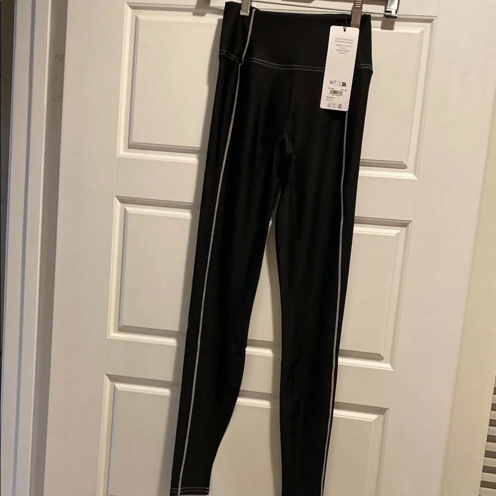 ALO Yoga black/white leggings 

Size XS - Picture 3 of 4